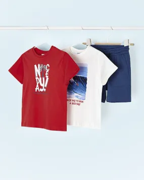 Completo in cotone composto da due t-shirt bianca e rossa a maniche corte e un bermuda blu 3-7 anni