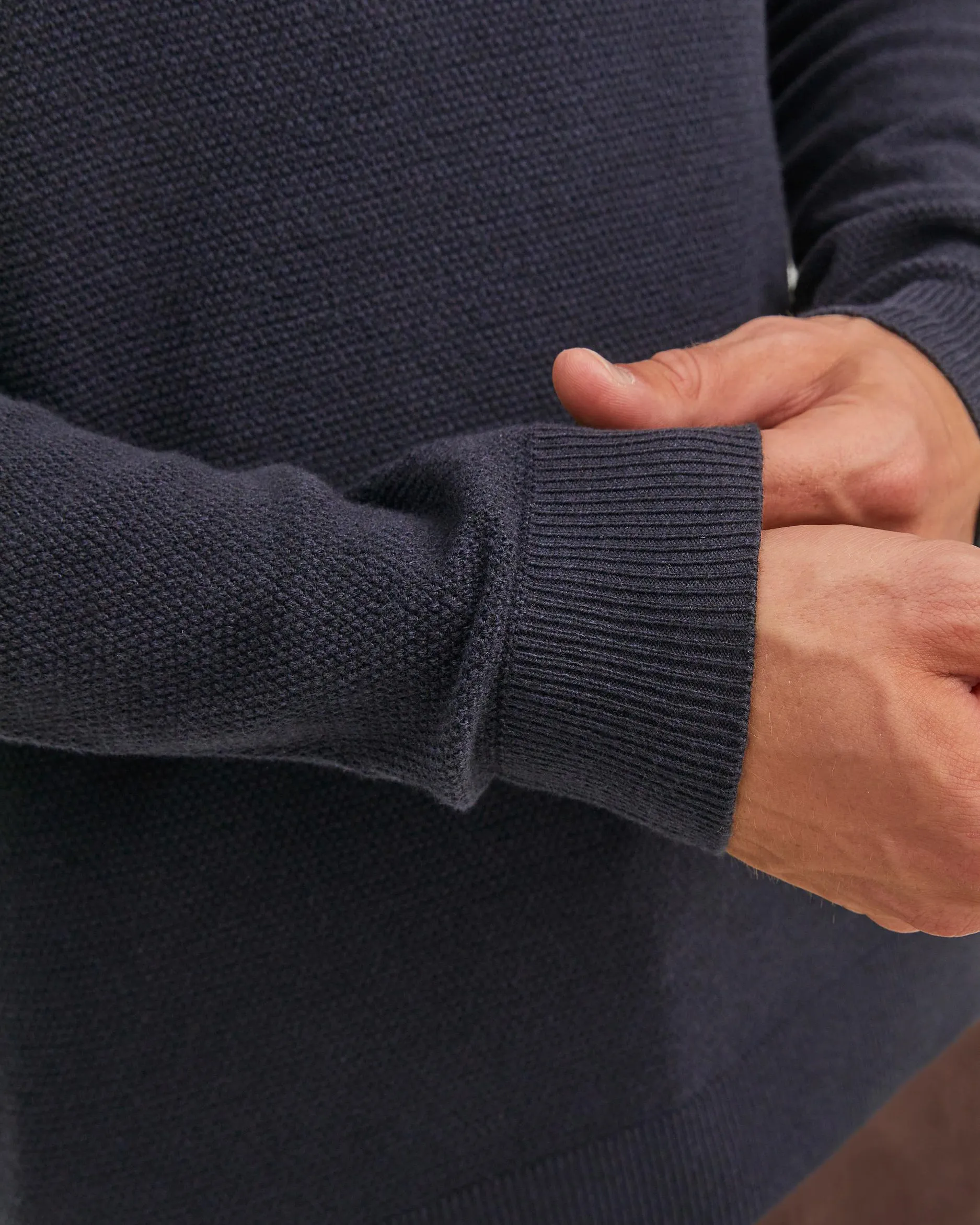 Maglia blu girocollo in cotone micro armatura